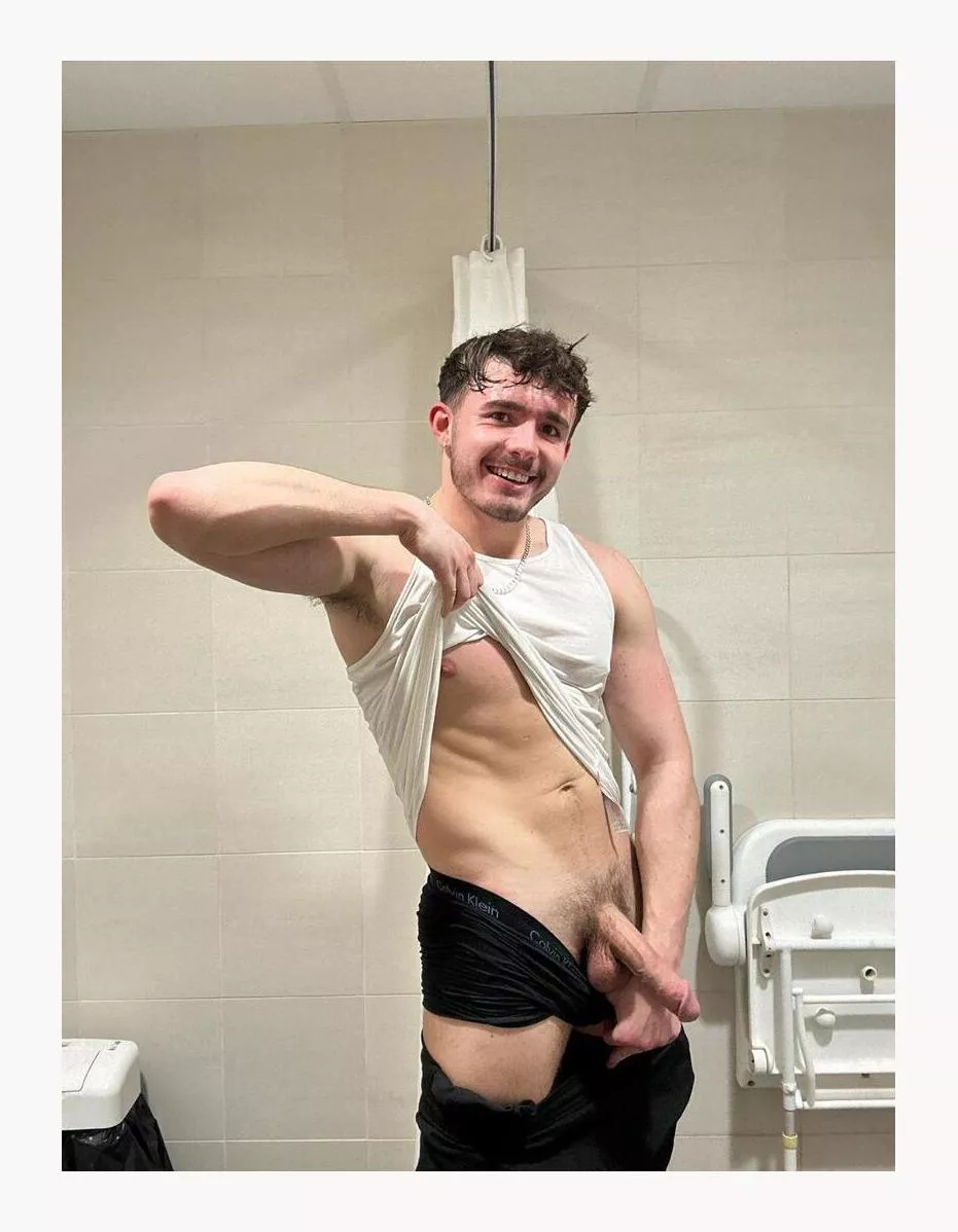 be honest, wpuld you suck me off in the locker room?? posted by Comfortable_One_6736