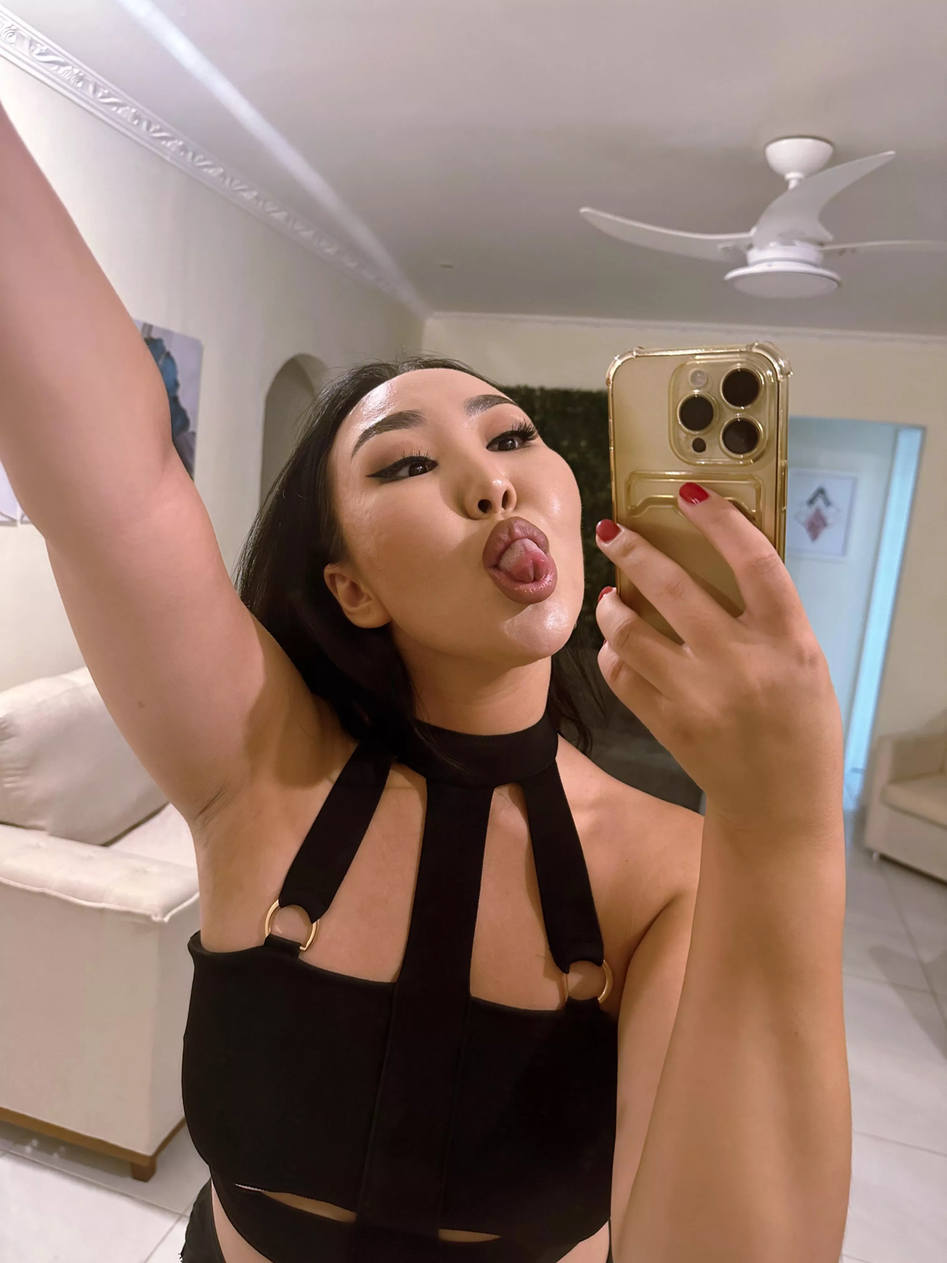 Can we kiss on the first date with tongue? posted by Visible_Cold7473