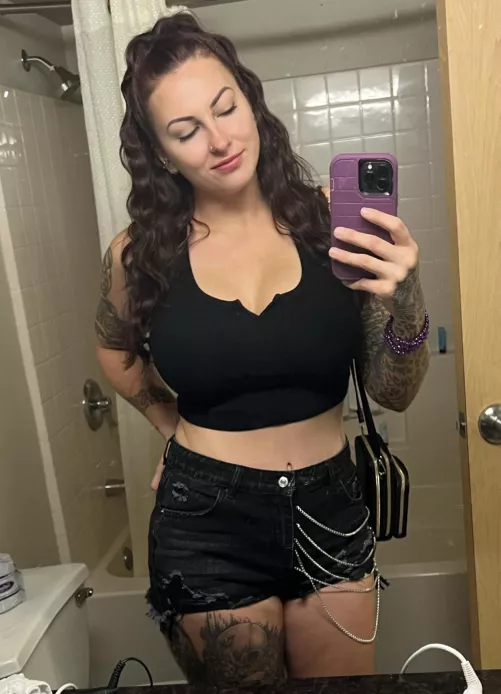 Cute crop top and black denim shorts 💋 by KinkyCurvyKatie