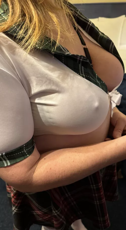 Do you like my tight shirt? by MomGingerSlut