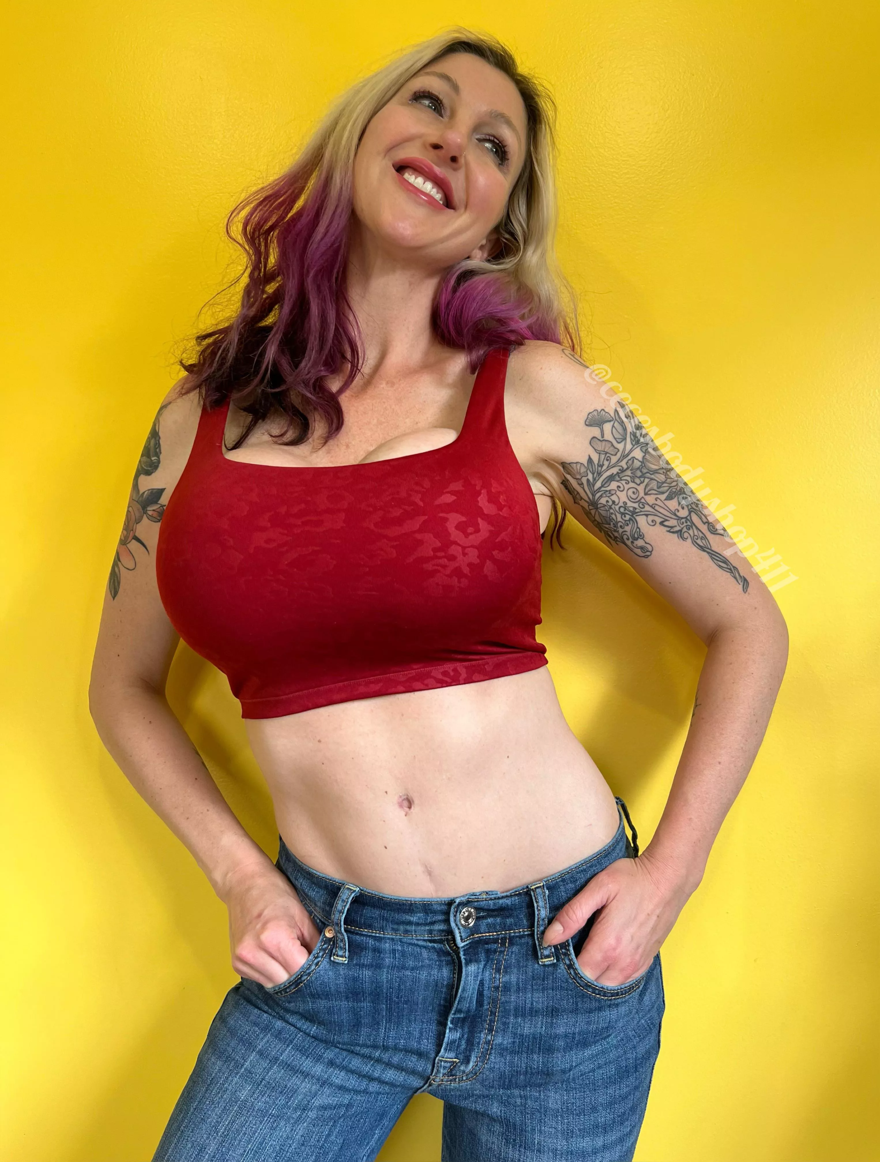 Do you like the red crop top on me? F39 posted by cecesbodyshop411