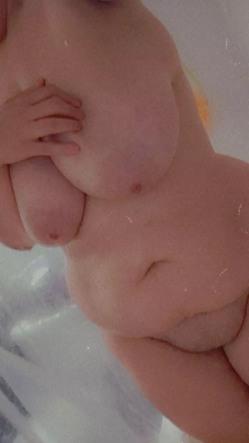 getting clean 💦 by Riahlauren26