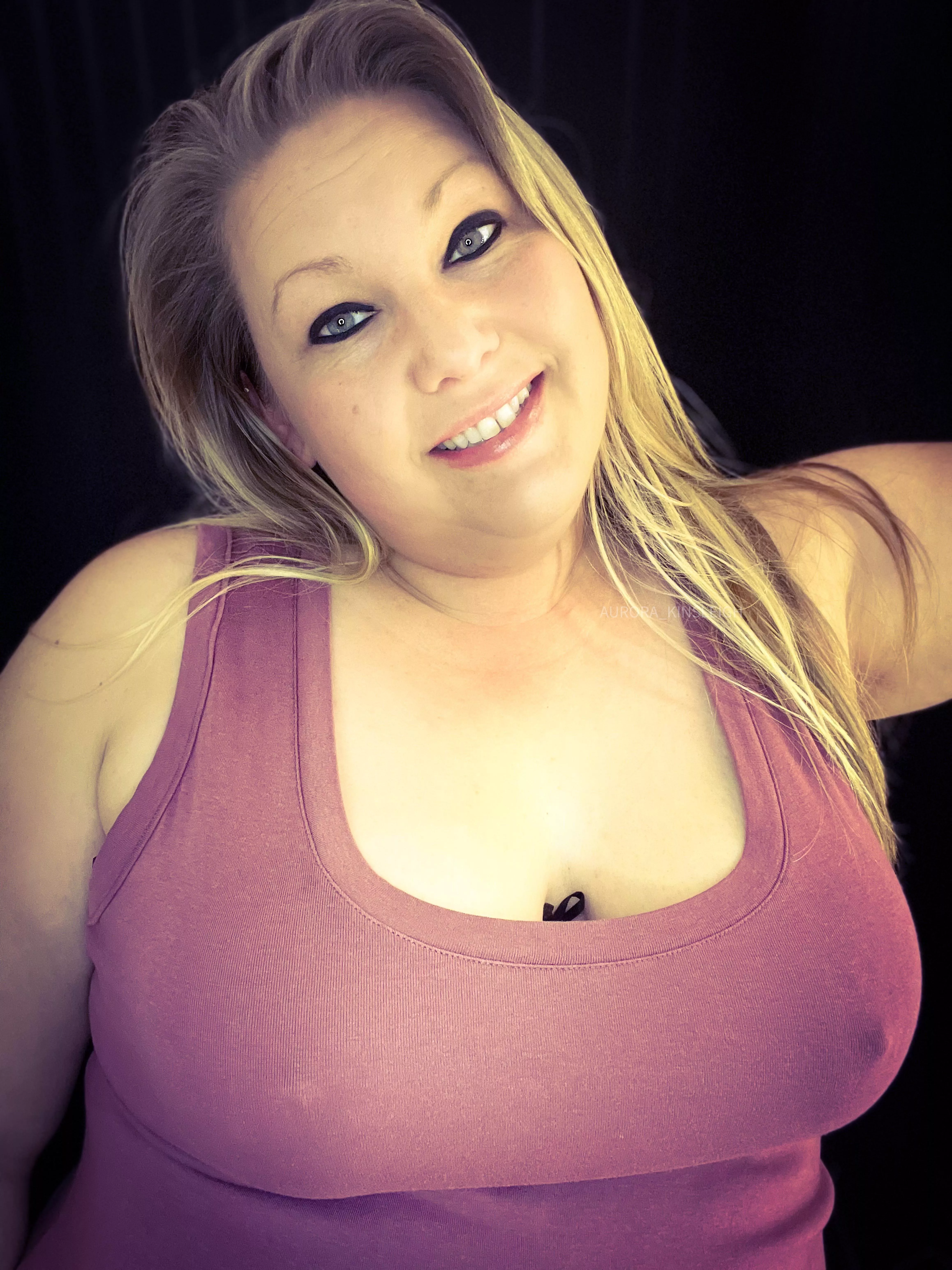 green eyes and smile like the sunshine  posted by AuroraKinsleigh