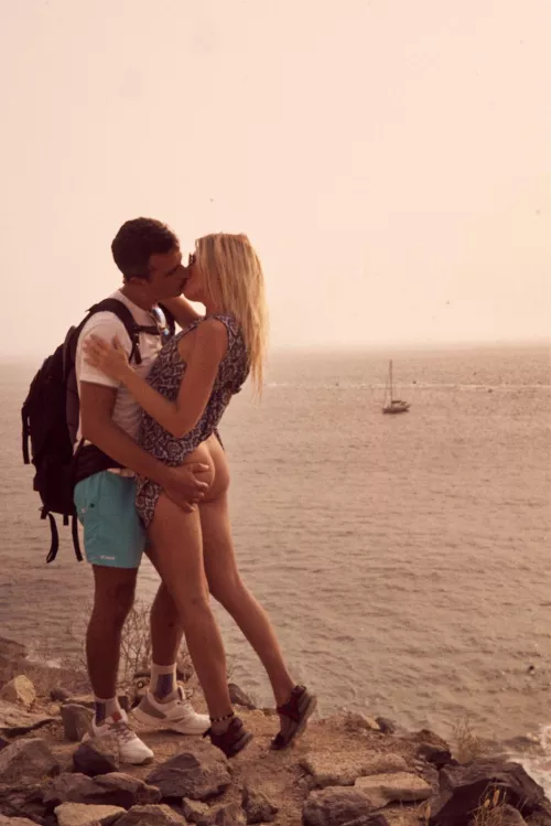 Hold me tight  by vulpesnudista