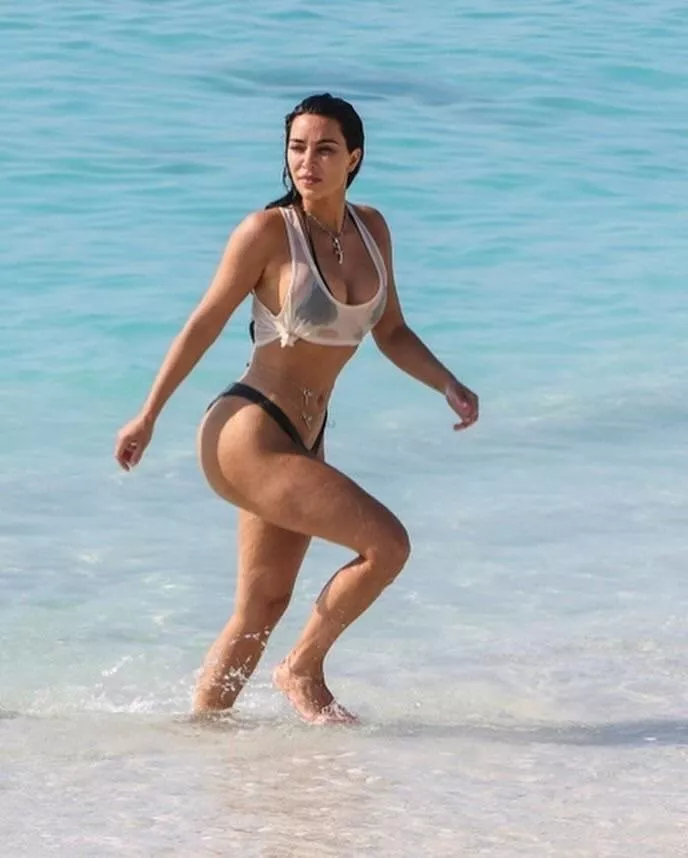 Hottest bitch 🤤 posted by Novel_Category_4799