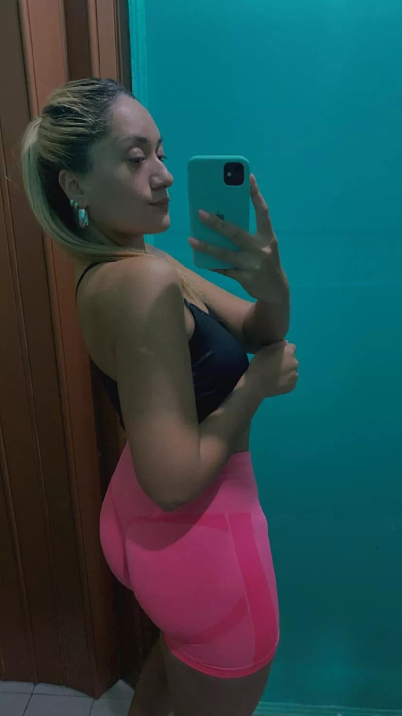 I love this outfit posted by Loola1997