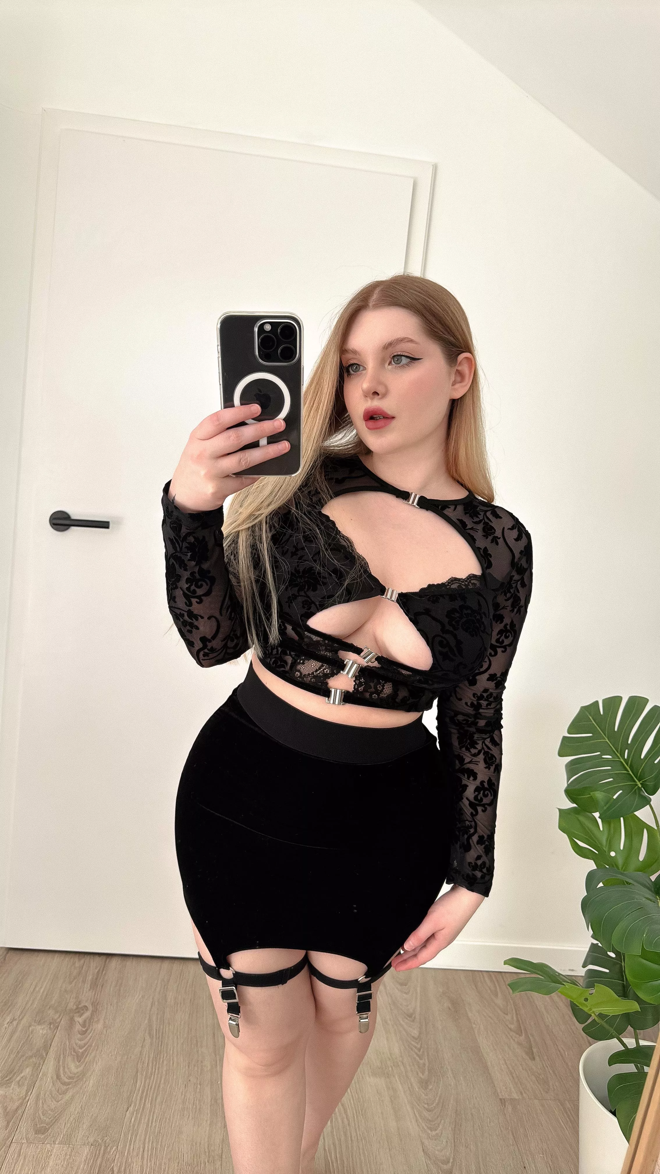 Is it too flashy or perfectly sexy posted by AlexisLusttt