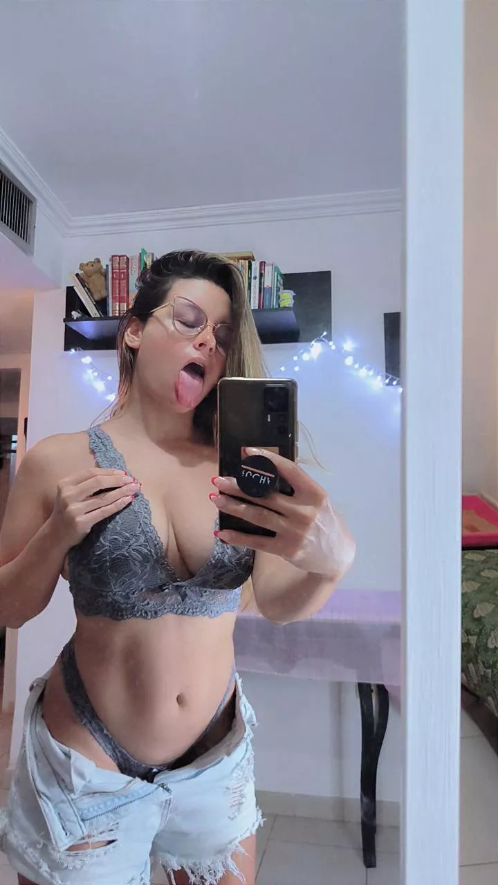 Katniss Glam (@katglam) [Onlyfans] posted by Kat_Glam