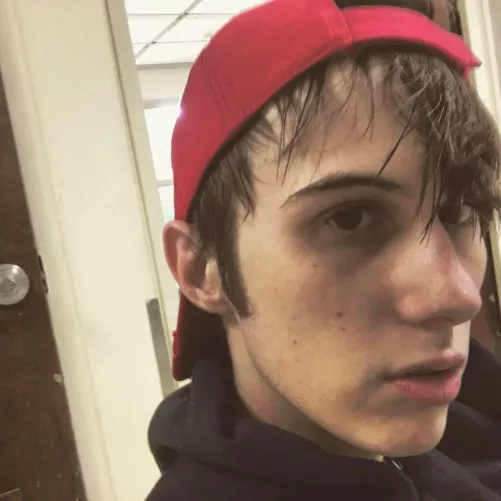 Looking to make new friends by Live_Shine309