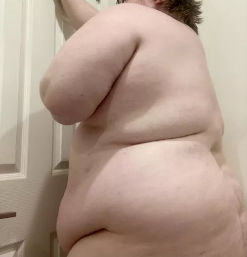 need someone to grab all of my curves by Theholeyghost69