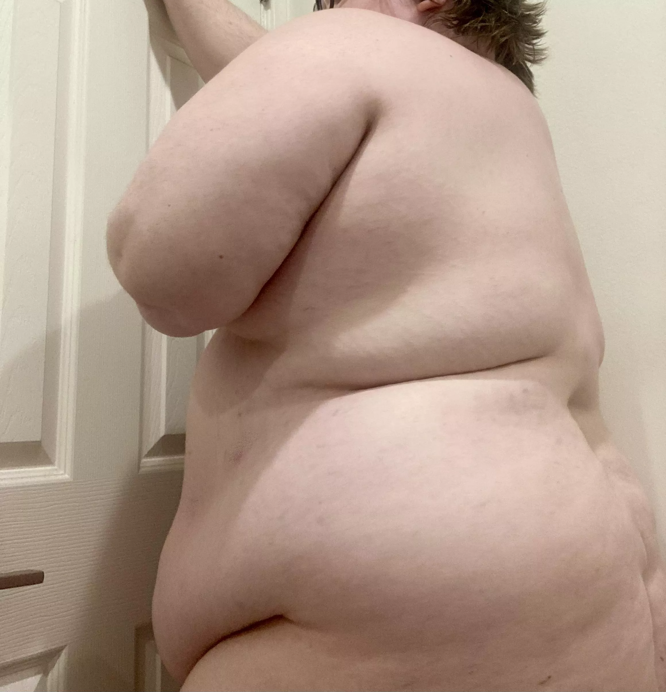 need someone to grab all of my curves posted by Theholeyghost69