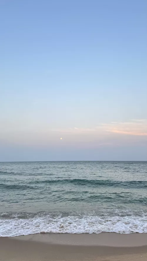 Pattaya beach in thailand by Massive-Pangolin1874