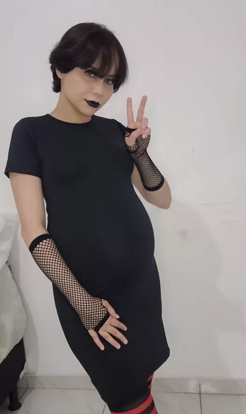 pregnant goth, have you seen it? by Babyziin