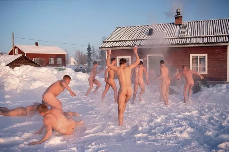 Quick cool off in the snow by Primal_Mantis