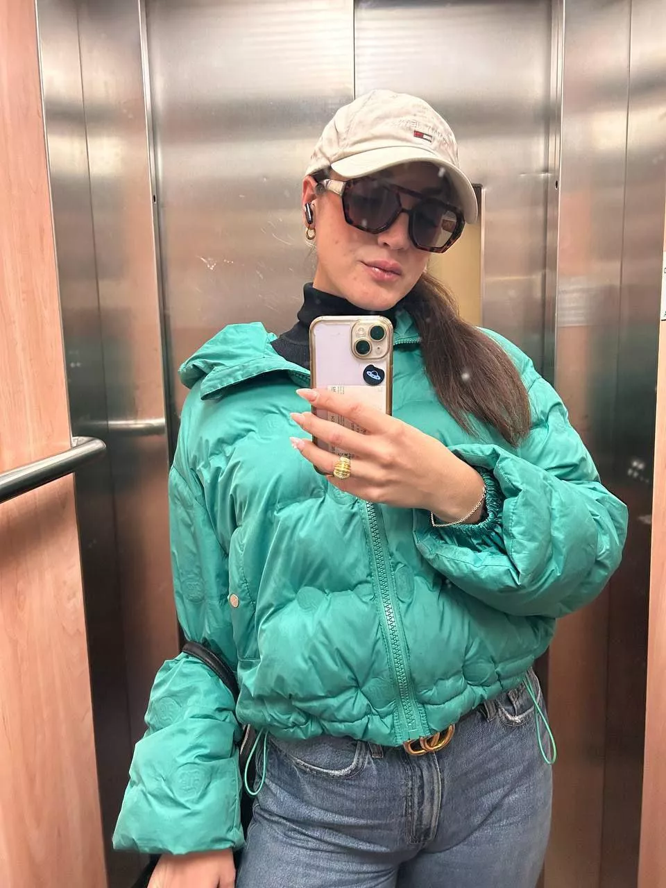 Serving looks, but am I classy? posted by Cute-Aspect-4578