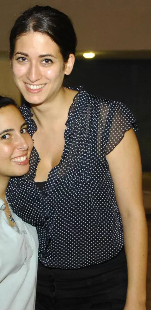 She didn't have a banana so she had to use her head for comparison. by DoubleNaught7