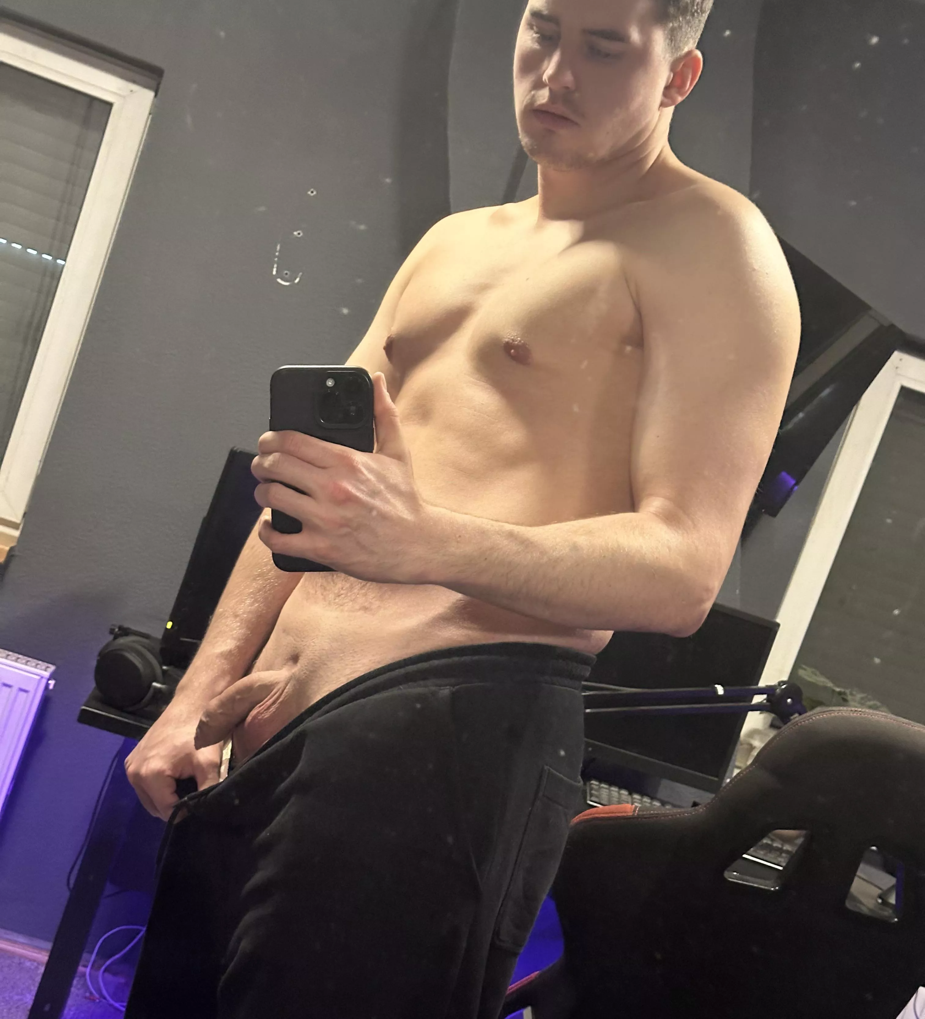 Waiting for you..👀 posted by Maik_297