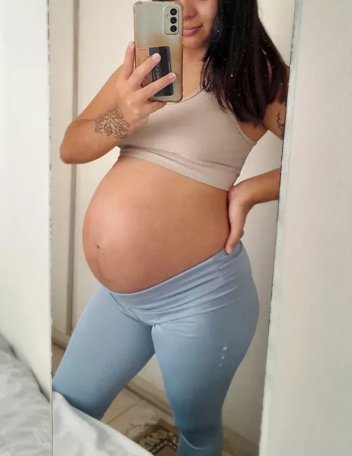 Young pregnant Latina, do you want to see more nudes?  say yes by LatorreMelina