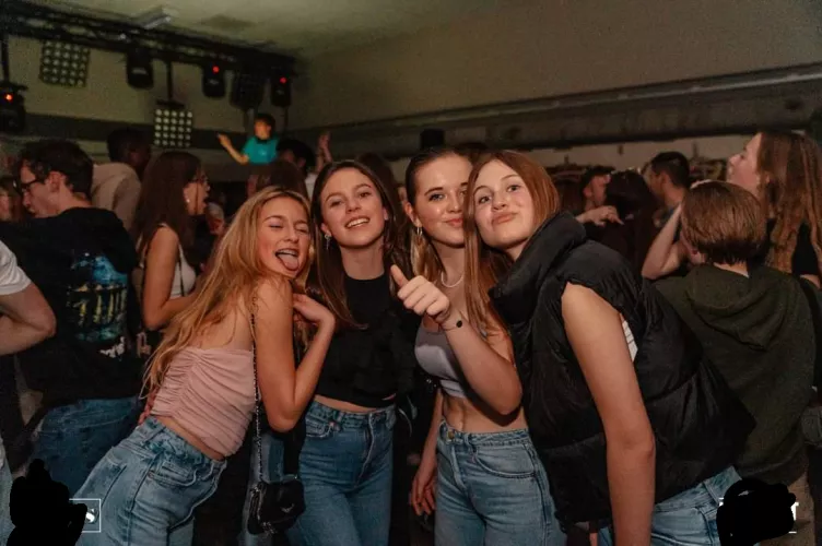 4 horny girls at a party  by ElectricalAnimal2210