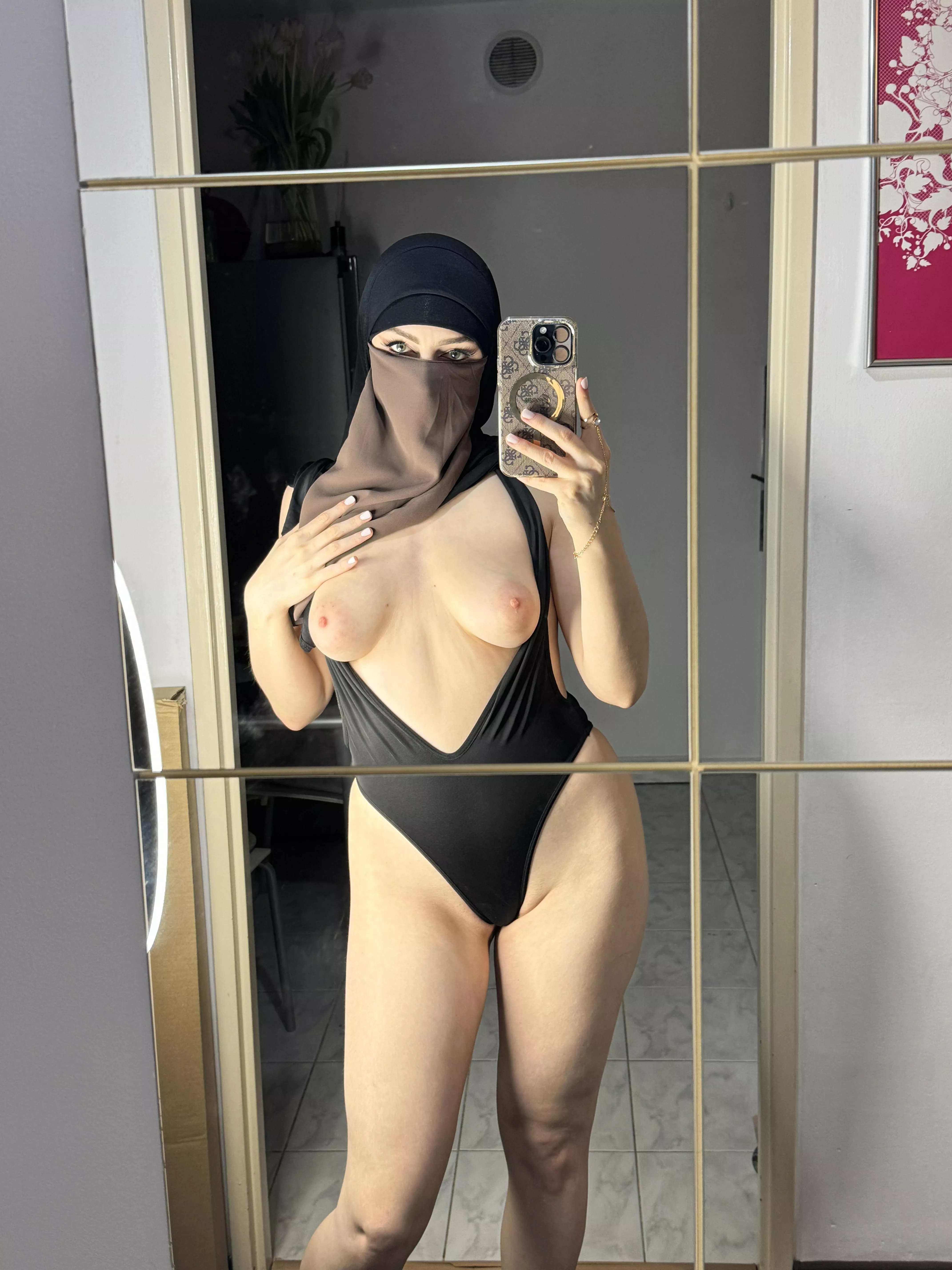 Admire this photo for 24 hours posted by thehudinie