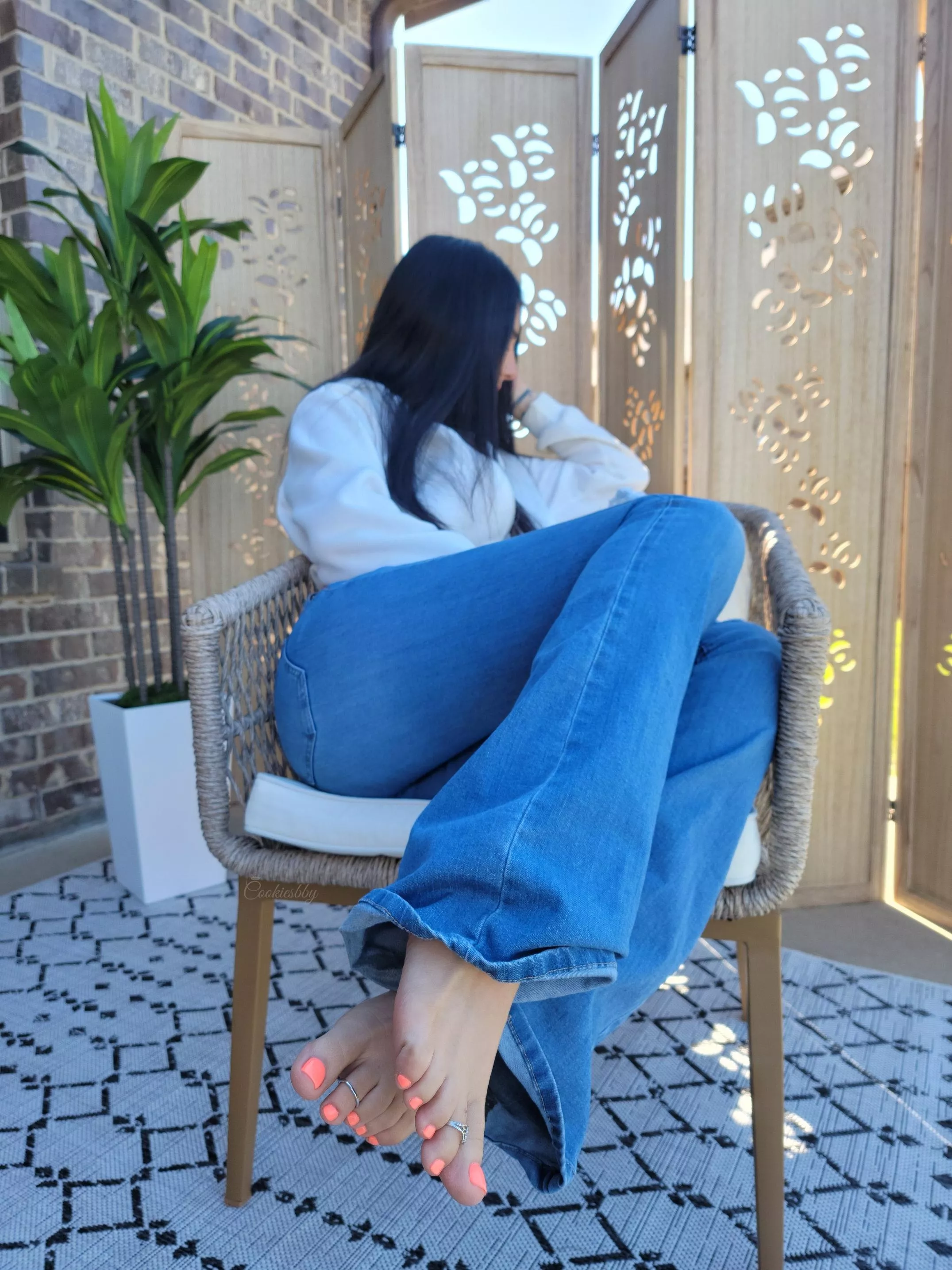 Be honest, do my toes look suckable? 👀  posted by cookiesbby