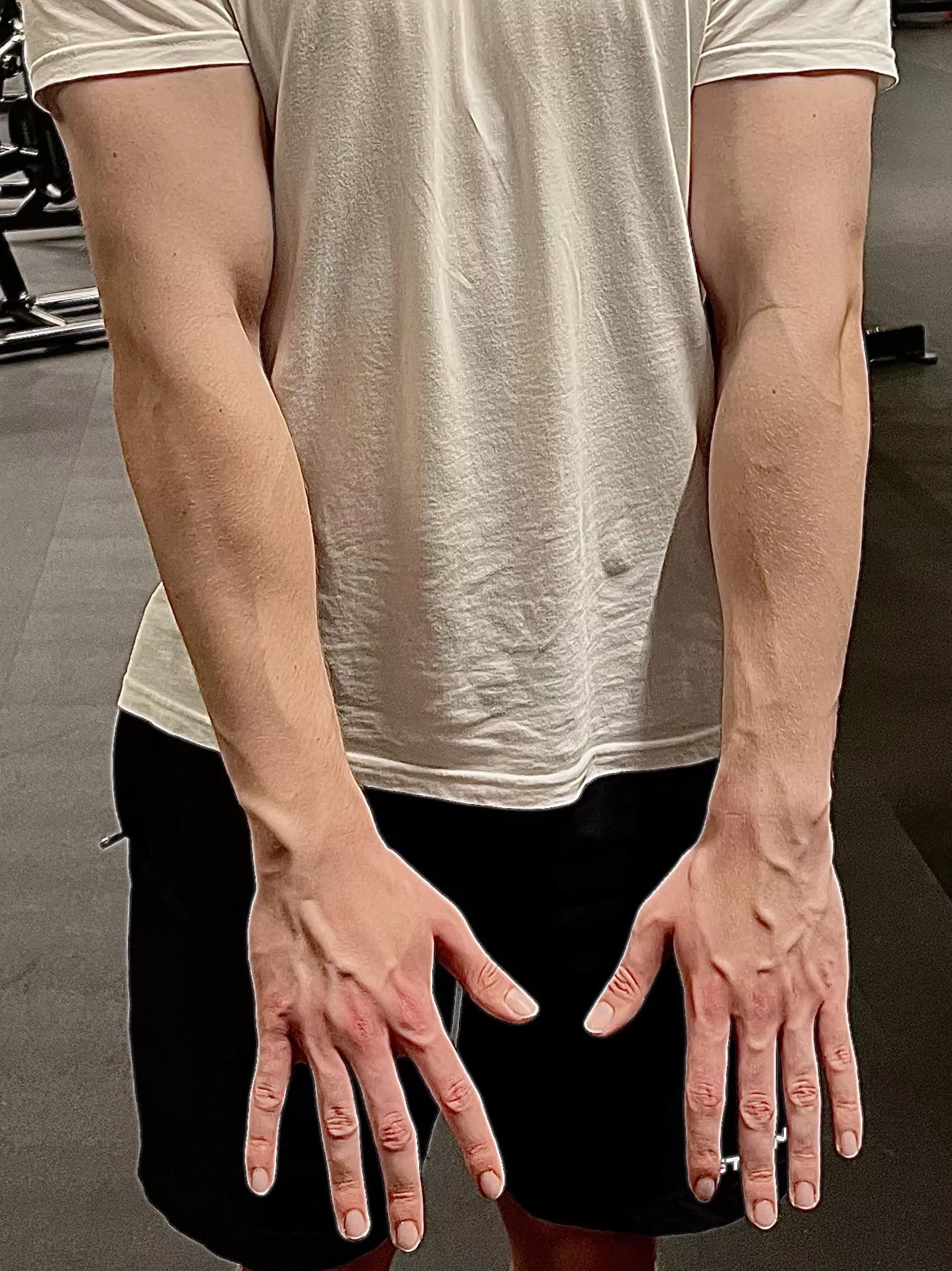 Big hands ✅ Athletic✅ Enough veins ❓ posted by 808Lucas