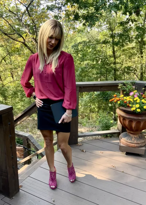 Breaking away for lunch by SavanahLinn