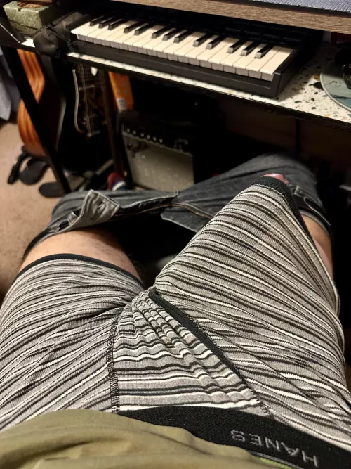 Bulging hard for you! by Lazy-Minute9345