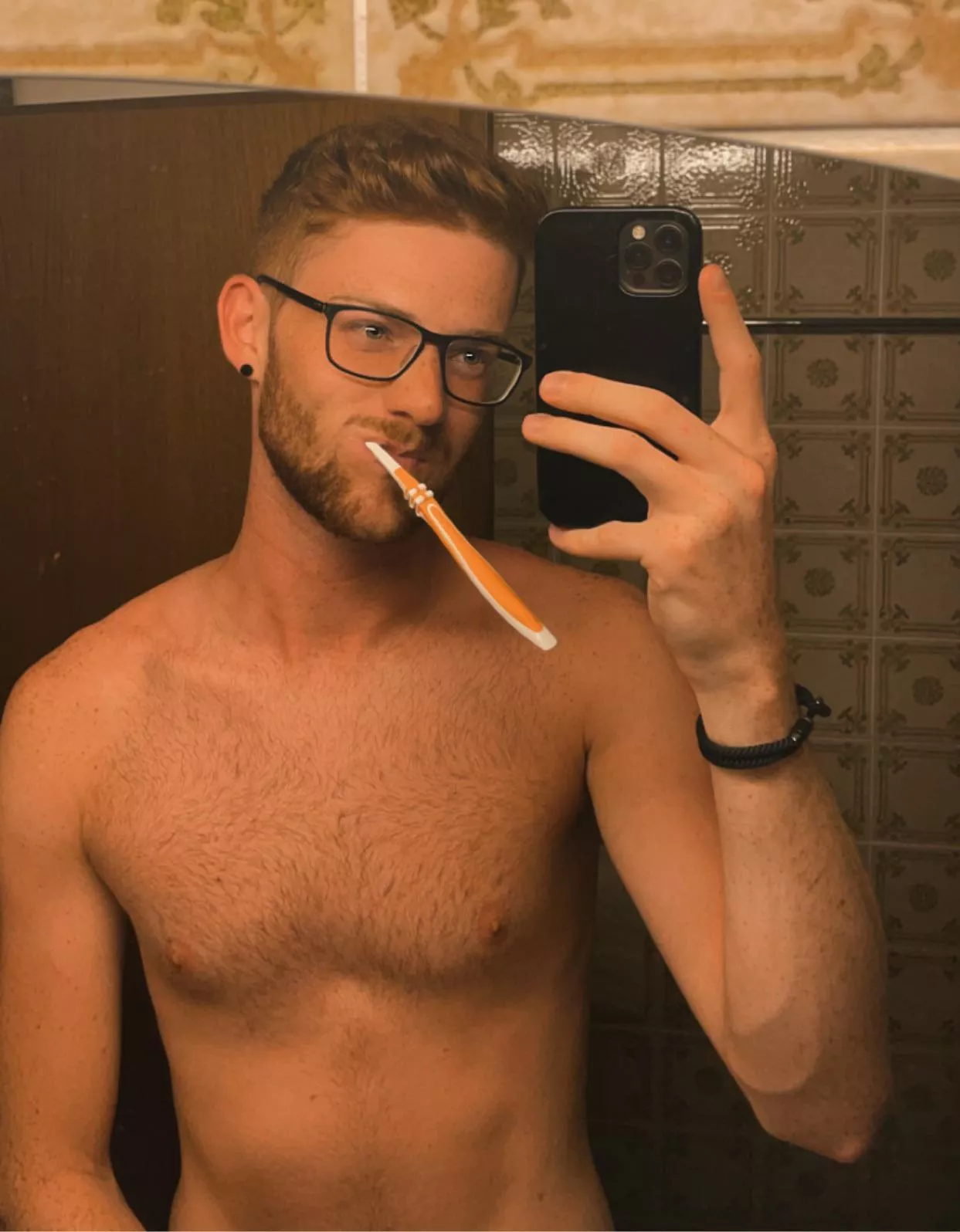 Can anybody relate? I’m 21, student and sick of dating other gay men. I really just want to find the love of my life. I‘m a good guy and make a great housewife too, so where can I find my husband?! posted by coffee-guy02