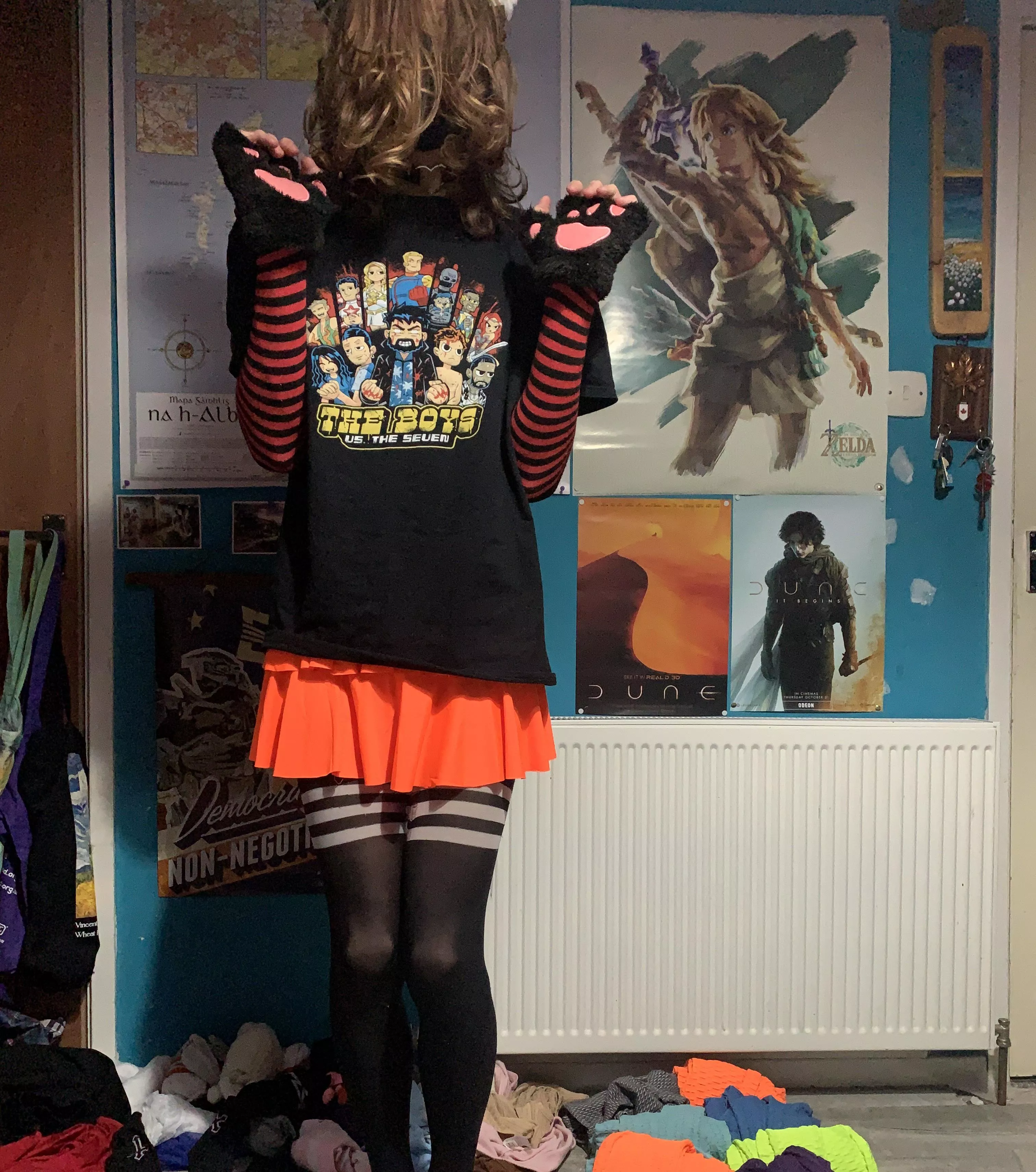 Cat gloves posted by Any_Research_3359