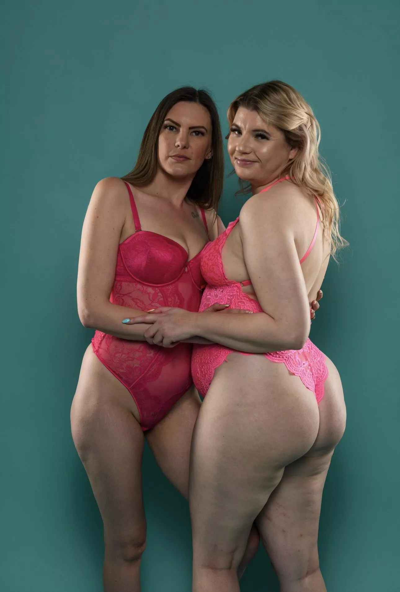 Could you handle us both  posted by summerpeachxox