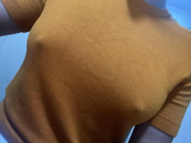 Discreet... by feetandsurprises