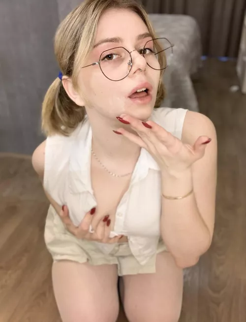 European girls take cum everywhere like good girls by AstutelyRefuel