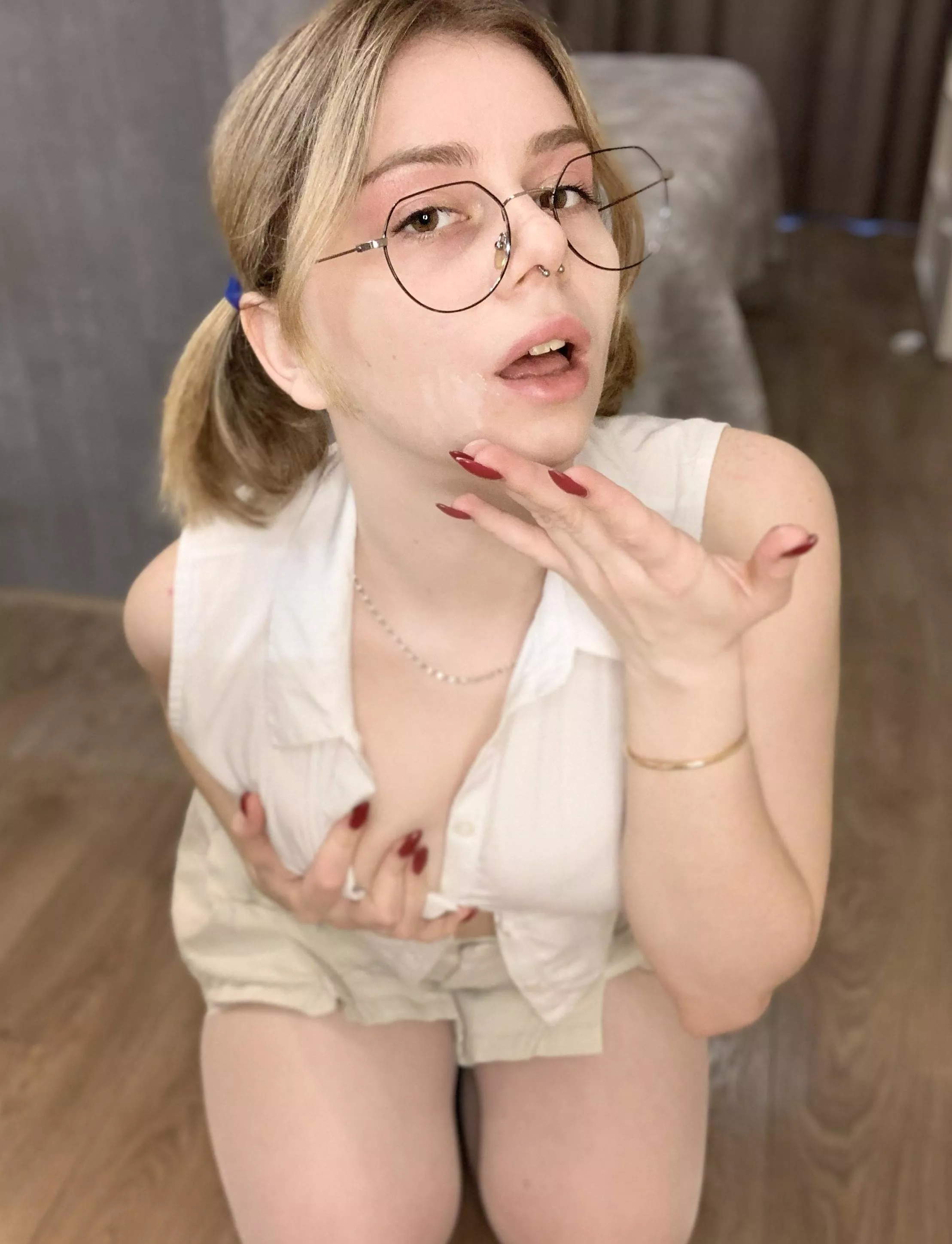 European girls take cum everywhere like good girls posted by AstutelyRefuel