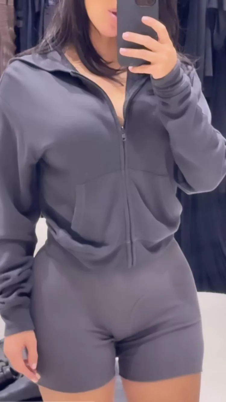 Fat pussy 🤤😋 posted by Novel_Category_4799