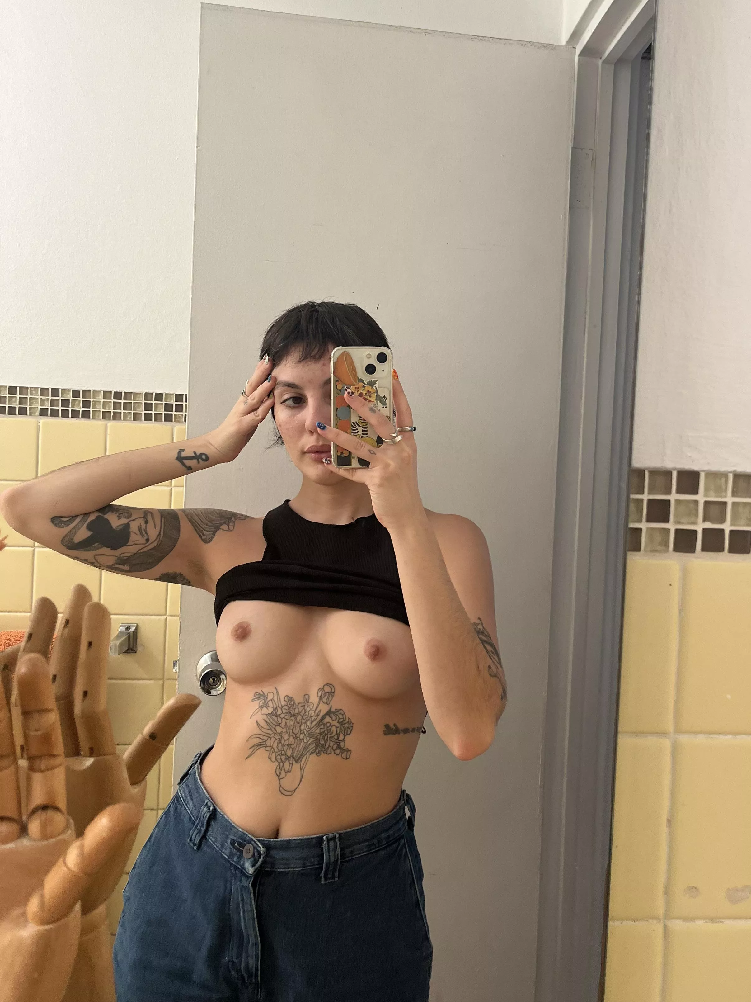 hi hello bois and lovers of bois and loverbois, of course posted by hellosofi