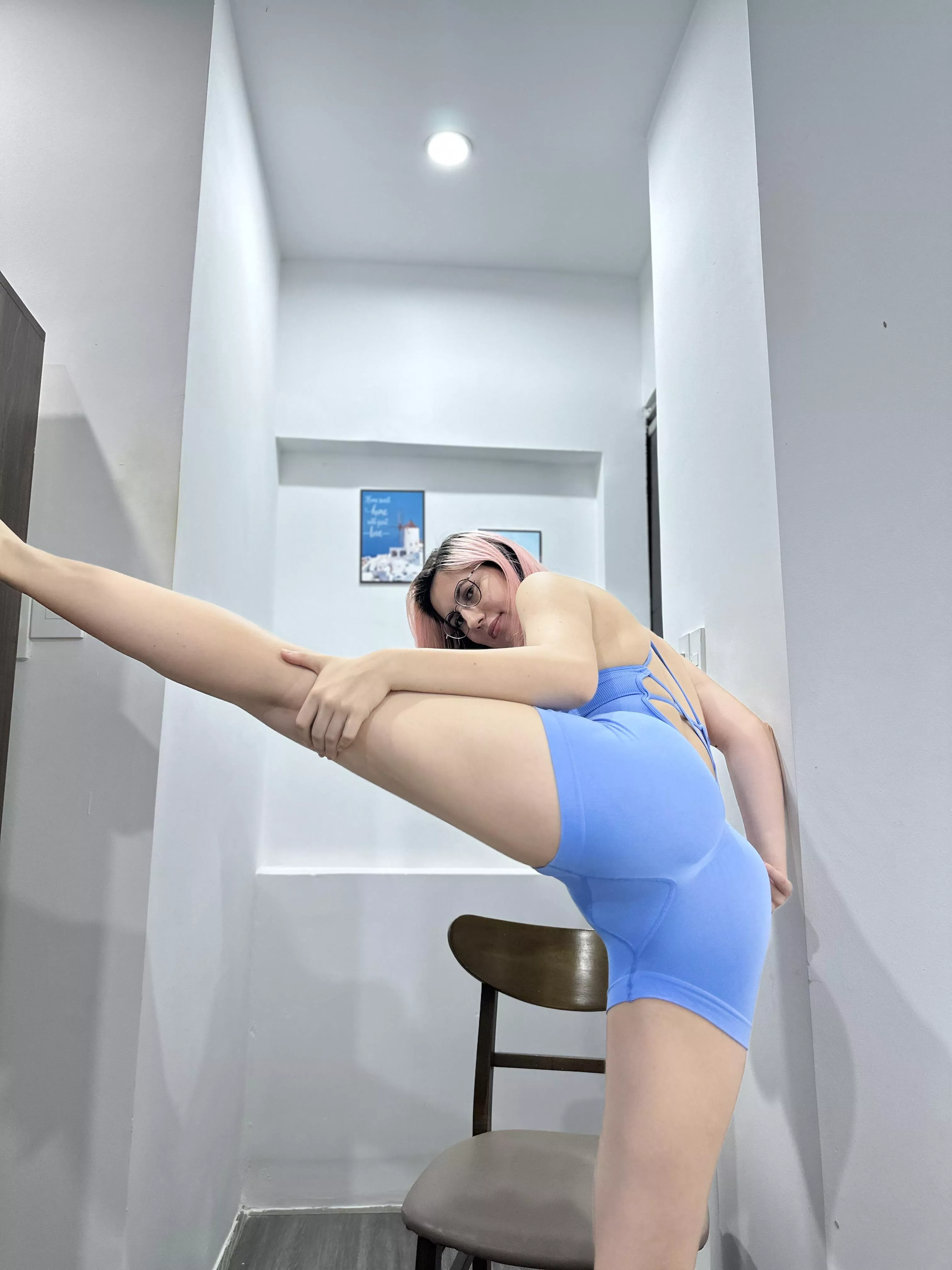 I like to show off my stretching posted by pissdrinkar