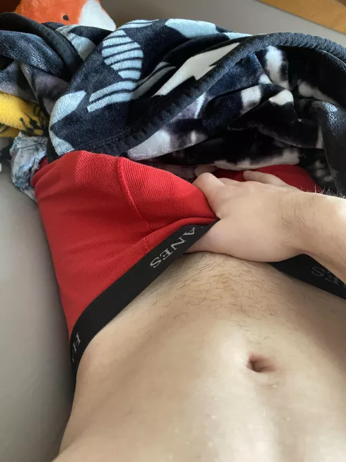 I think I look best in red, don’t you agree? by slysamess