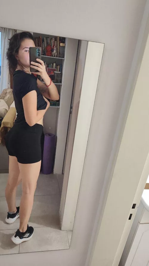 I think this ass looks better in motion than standing still, I'm sure you'll like to see it. by Leletaa