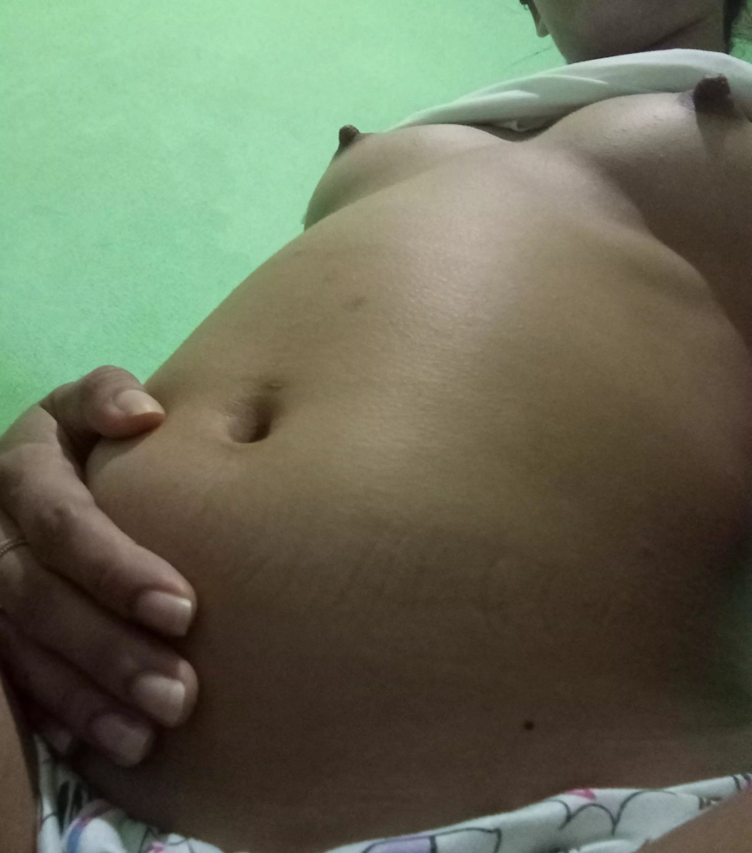 Latina pregnant for the first time looking for a good daddy who loves and takes care of me, my belly is growing very fast daddy😥😥😥 posted by Erika_30-