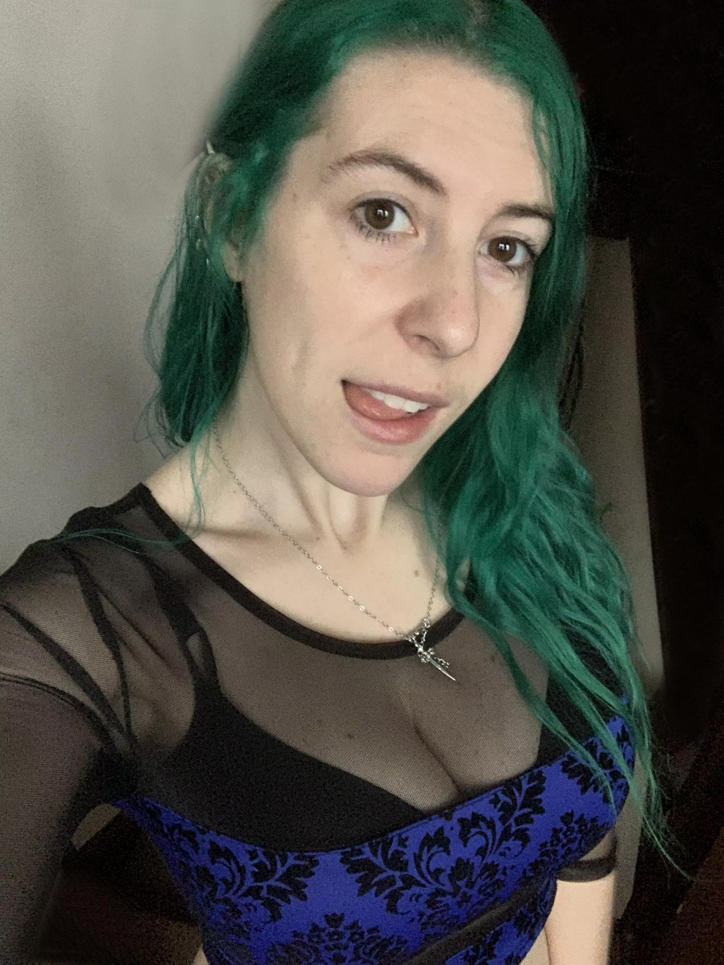 Mesh cleavage posted by sirenskiss3