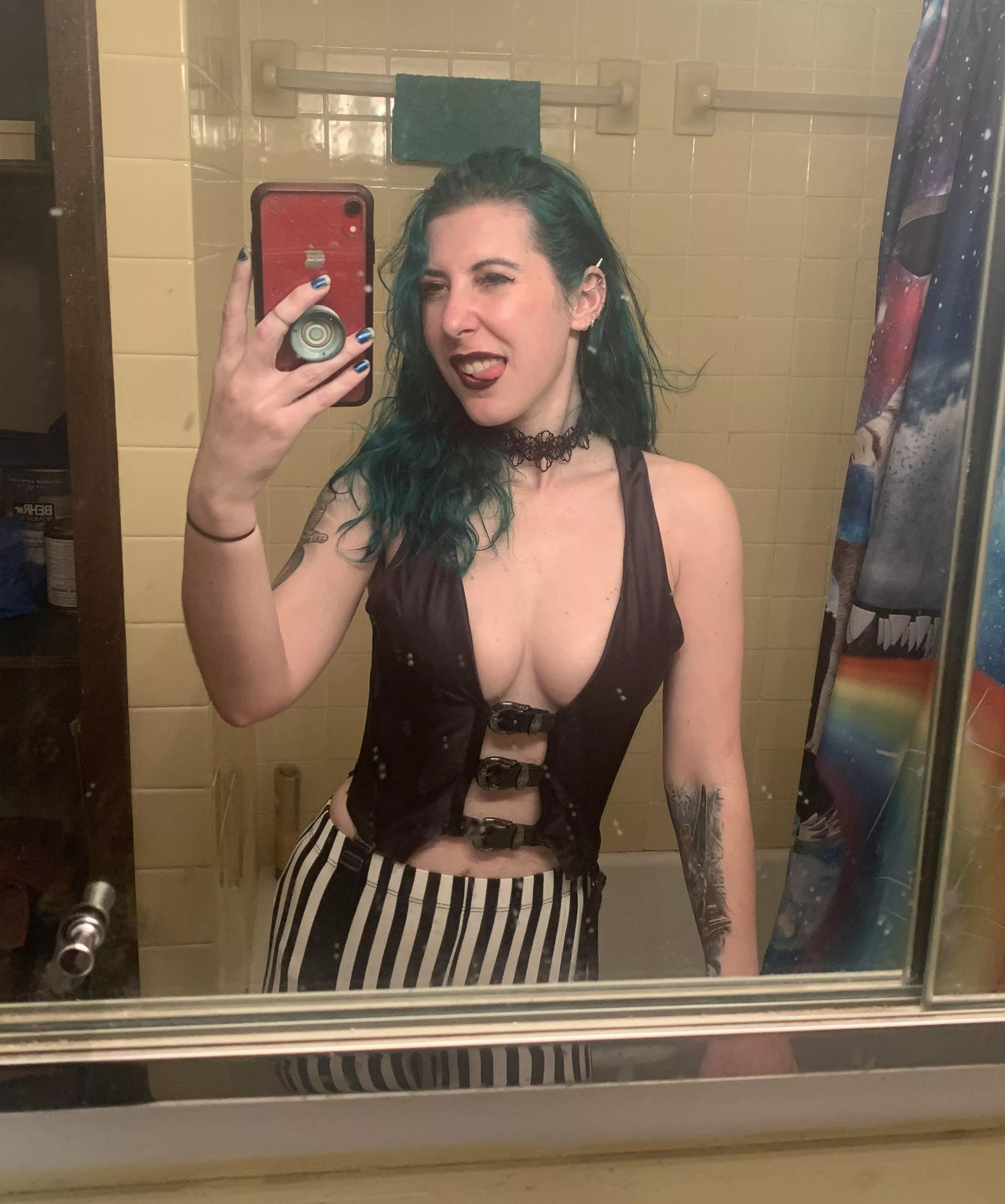 Sexy in a vest posted by sirenskiss3