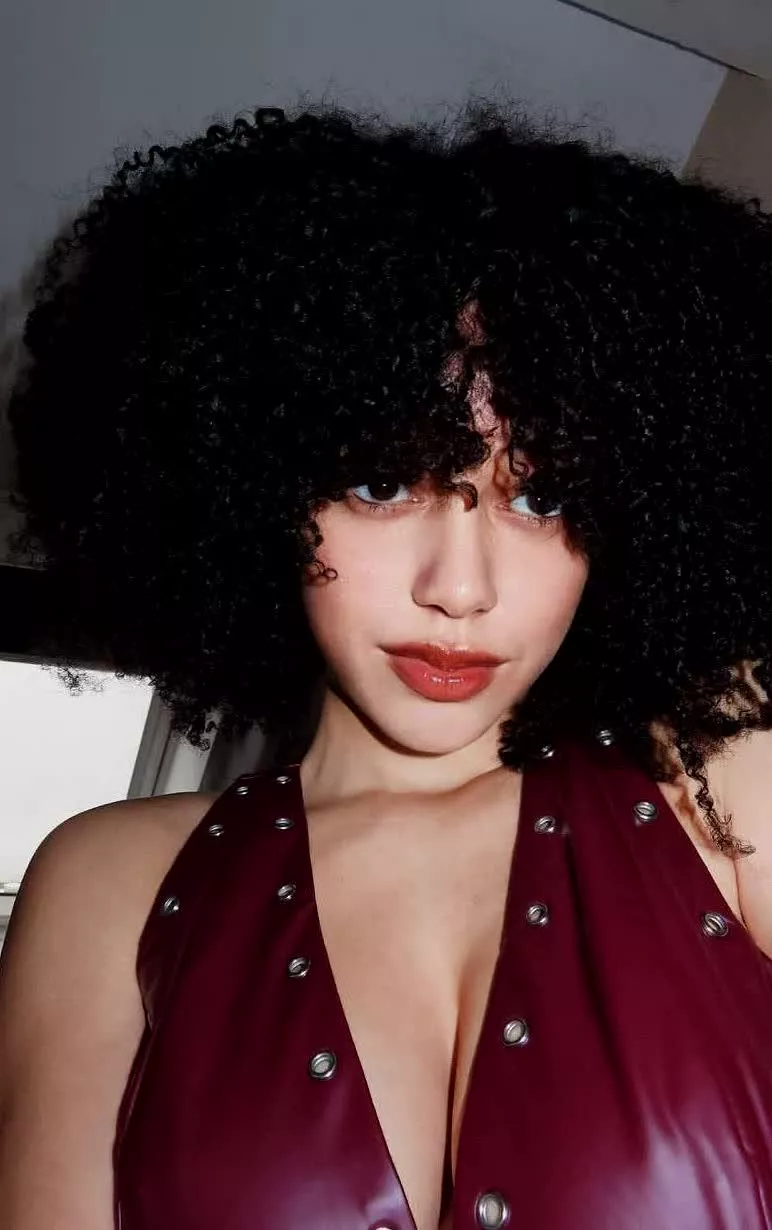 slaying with my short hair game posted by AmpleAnna