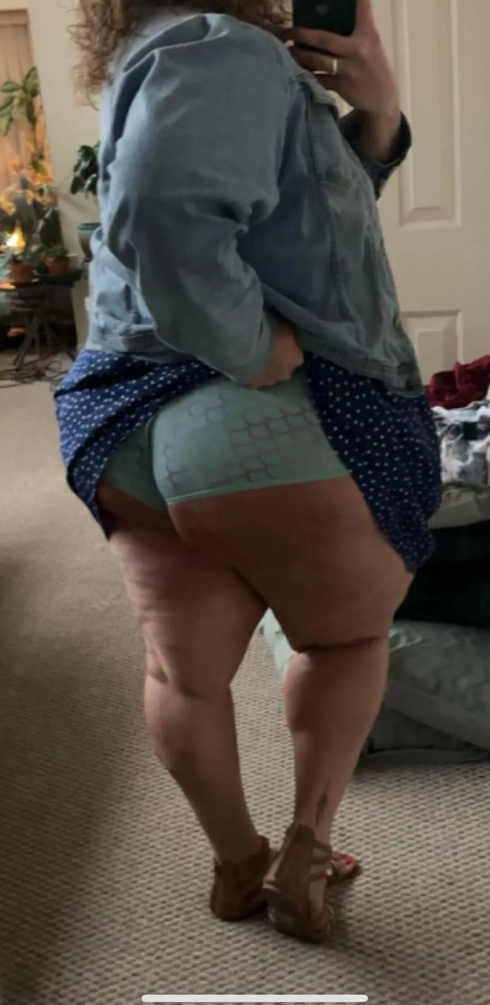 Suns out buns out. Ready for work☀️🍑🍑 posted by bridgettebees