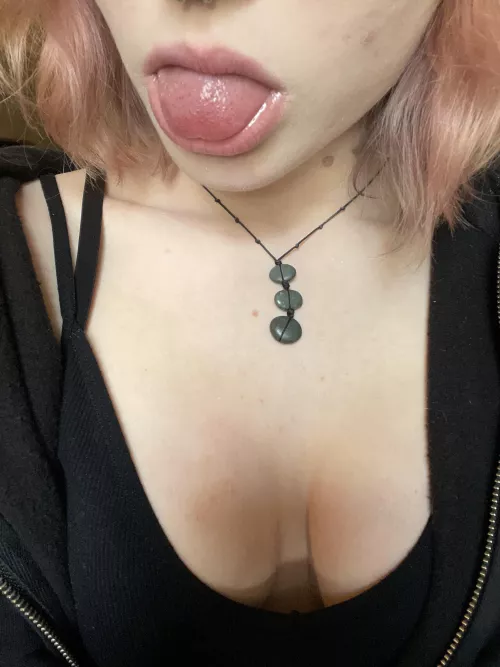 tell me what you’d do 🩷 by evanscent_maiden