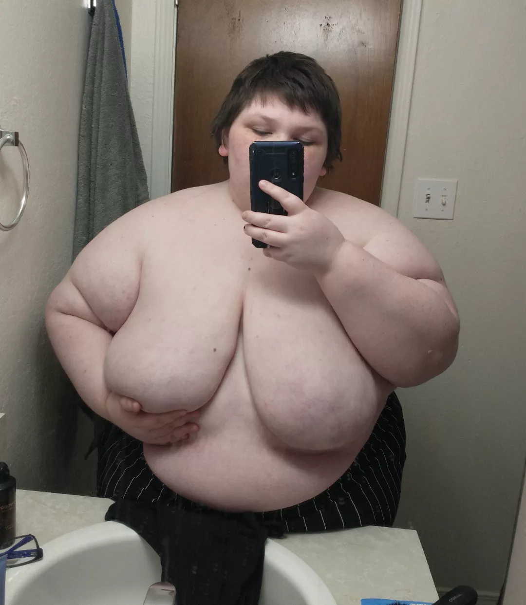 Thicc ✌️ posted by Moist-Perm