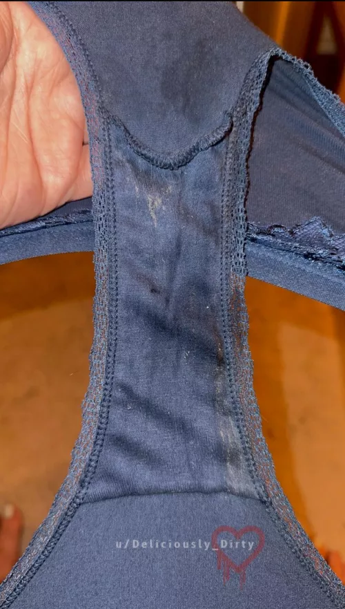 What a delicious smelly sight to wake up to by Deliciously_Dirty