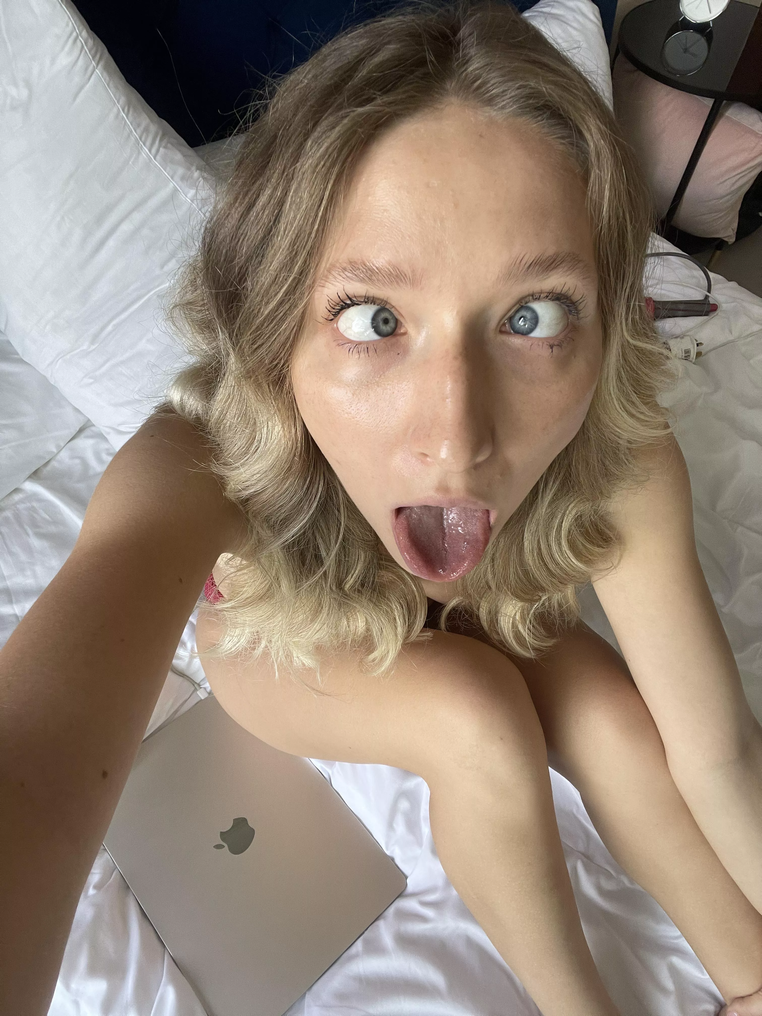 Your ahegao slut posted by Kkeysi