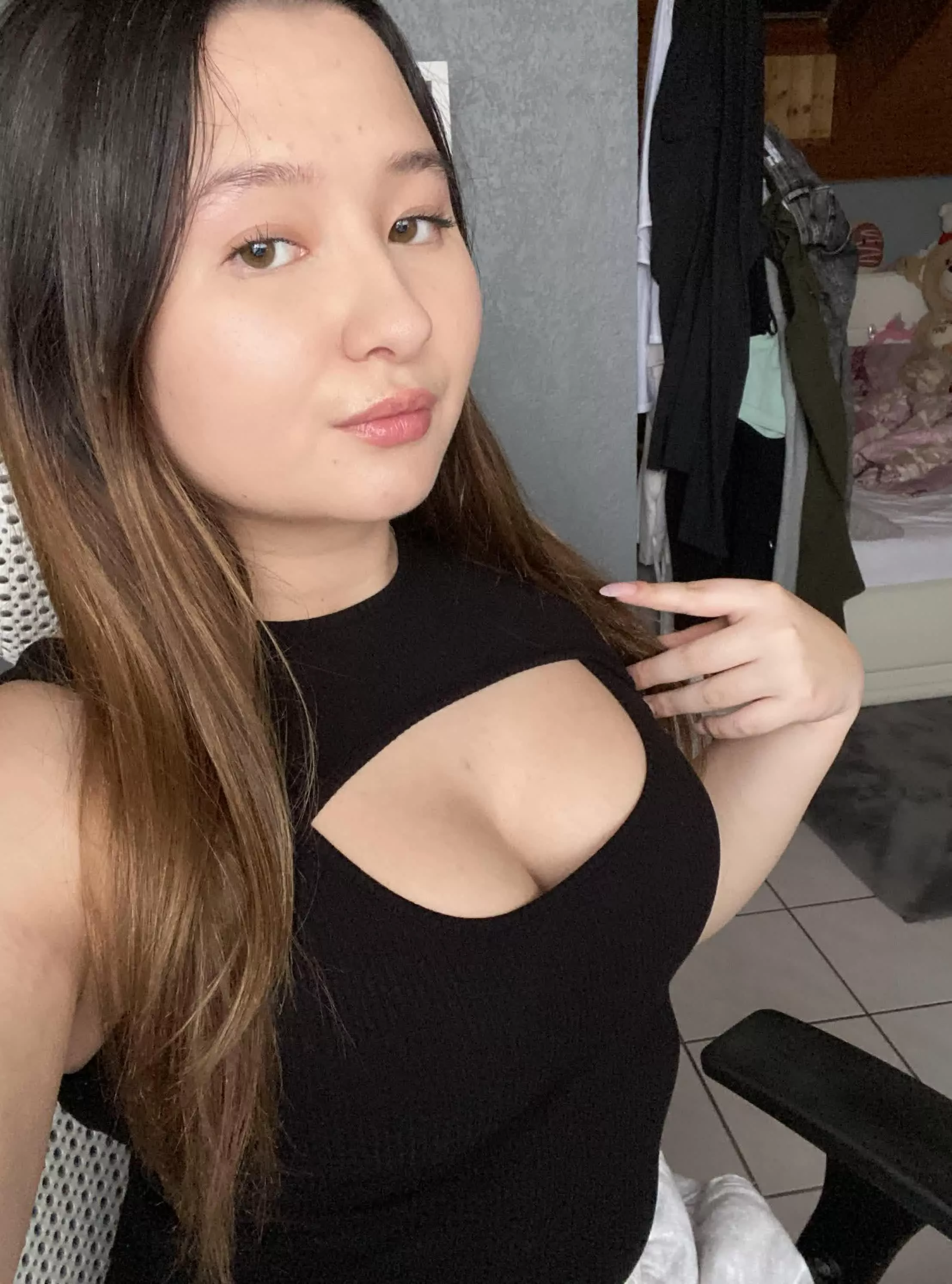 18f please rate me! I really wanna know posted by AmberAuraa