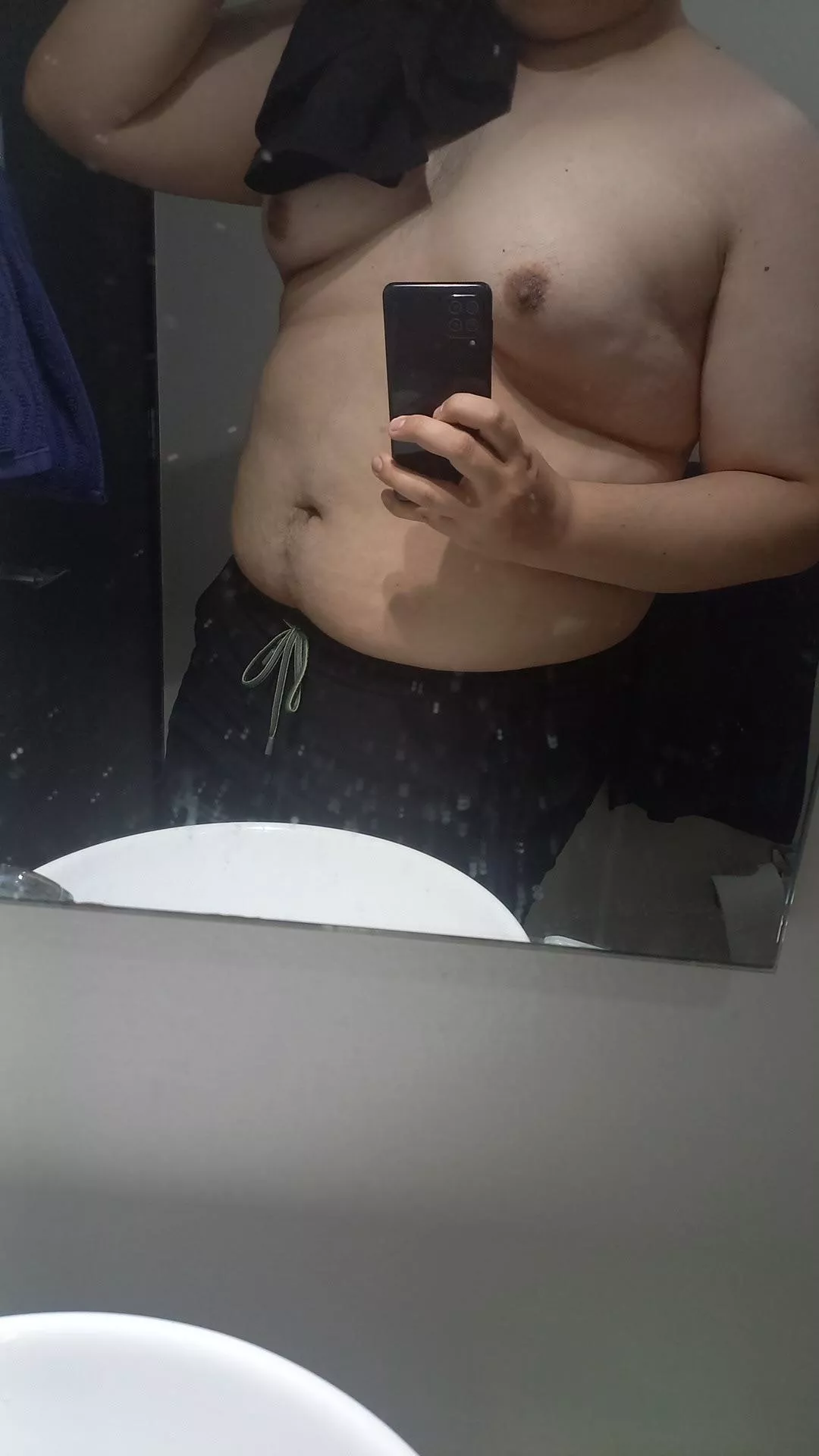 23 [M4F] Hi, i’m not used to post this type of pics, but I just broke up with my gf. Just wandering if any woman find me attractive. posted by slutty_doctor